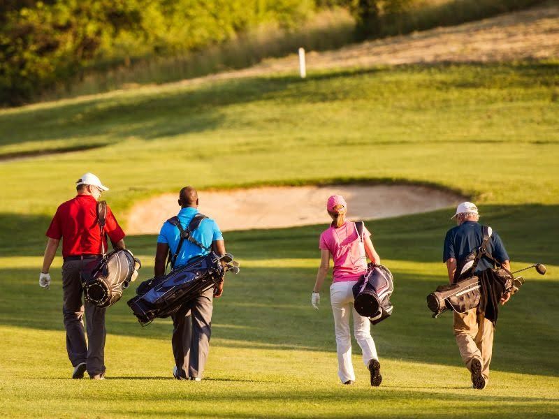 Chơi Golf Tiết Kiệm: Mẹo Lựa Chọn Đồ Golf Giá Tốt và Khám Phá Ưu Đãi