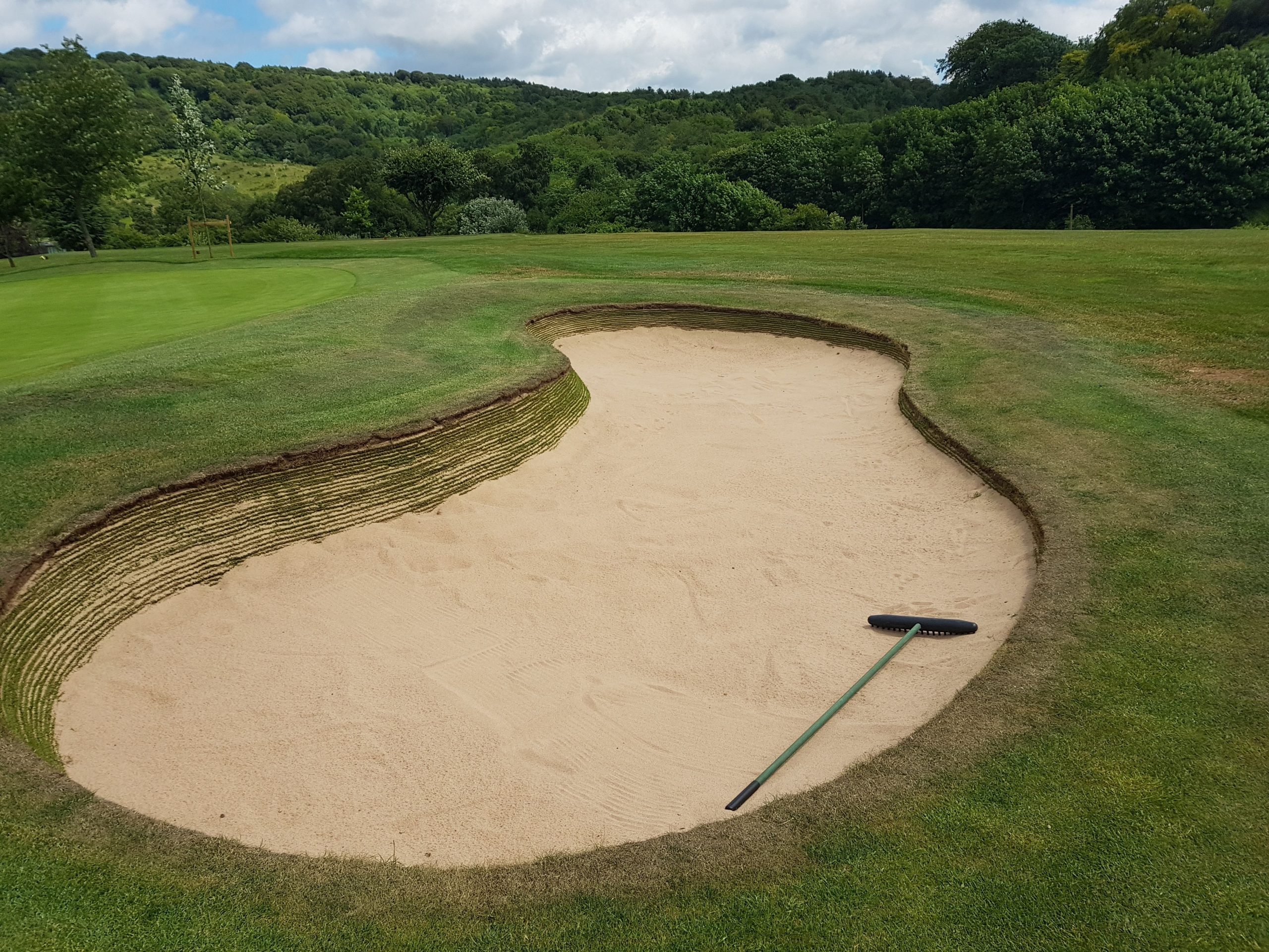 Kỹ Thuật Đặt Mặt Gậy Golf: Bí Quyết Tạo Nên Đường Bóng Hoàn Hảo