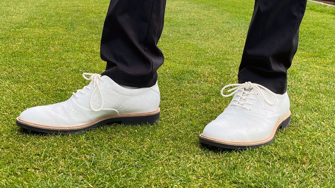 Chọn Giày Golf Phù Hợp: Hướng Dẫn Chọn Size & Kiểu Dáng