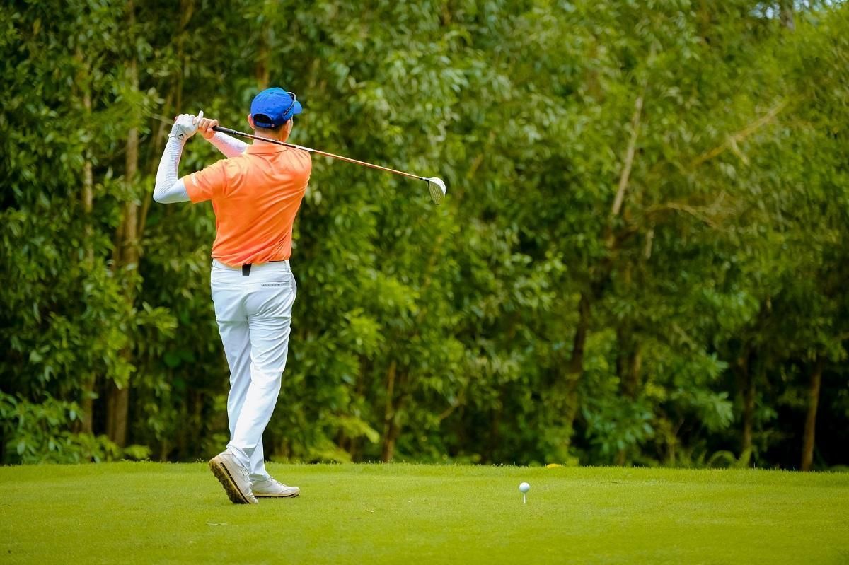 Golf 101: Từ A-Z Cho Người Mới Bắt Đầu Chinh Phục Sân Golf