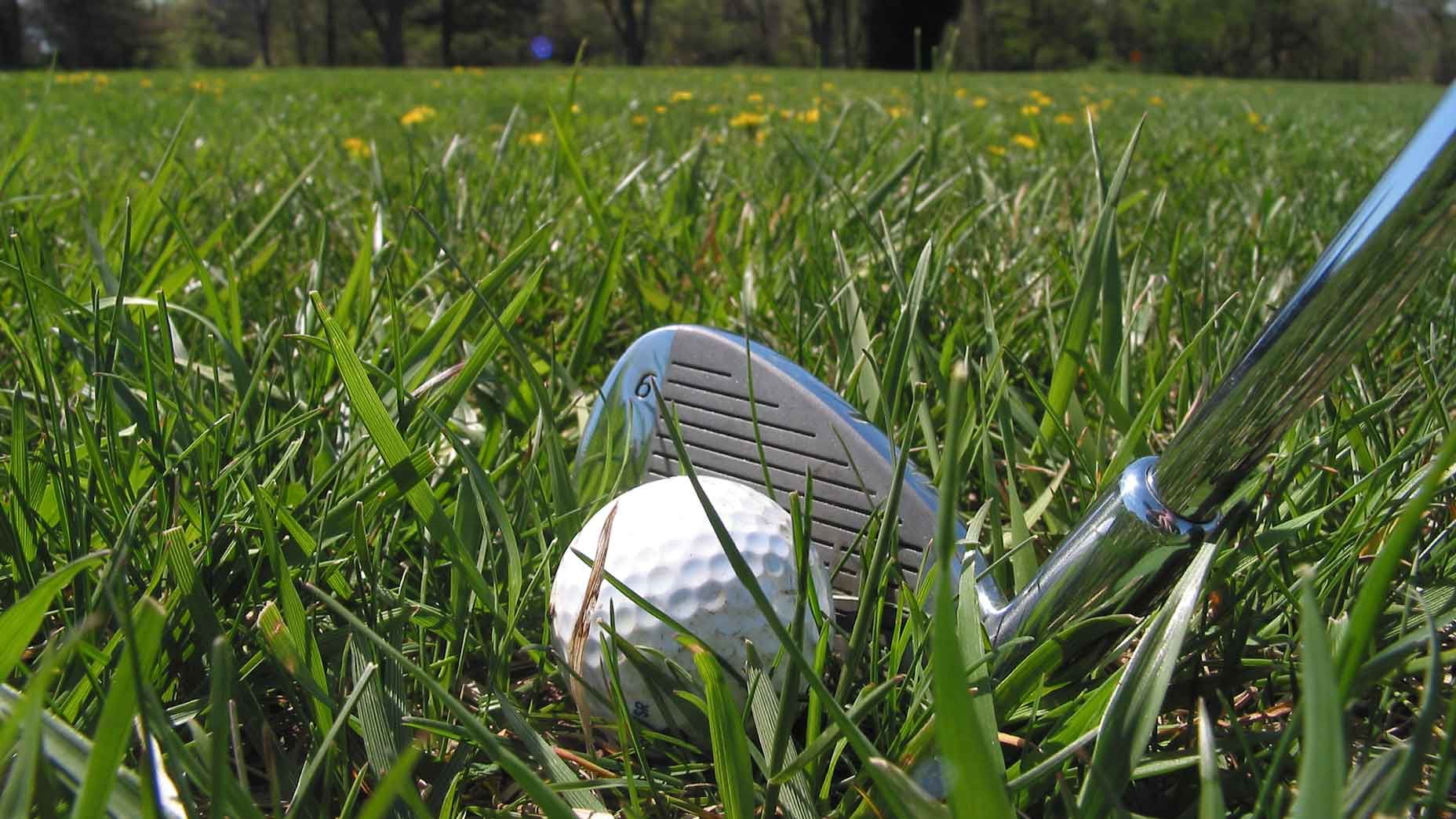 Kỹ Thuật Đặt Mặt Gậy Golf: Bí Quyết Tạo Nên Đường Bóng Hoàn Hảo