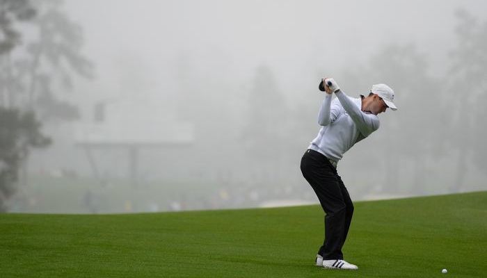 Kỹ Thuật Đánh Golf Trong Điều Kiện Khó: Gió, Địa Hình, Thời Tiết