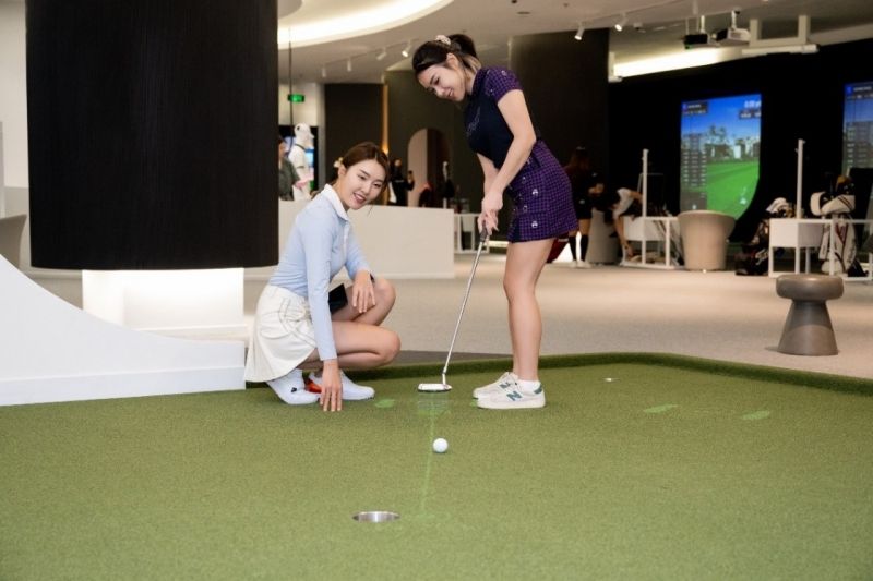 Các Thiết Bị Hỗ Trợ Golfer: Máy Đo Khoảng Cách, Dụng Cụ Chỉnh Sửa Gậy Golf & Hệ Thống Phân Tích Cú Đánh