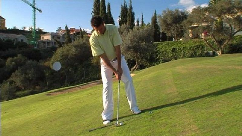 Kỹ Thuật Đánh Golf Trong Điều Kiện Khó: Gió, Địa Hình, Thời Tiết