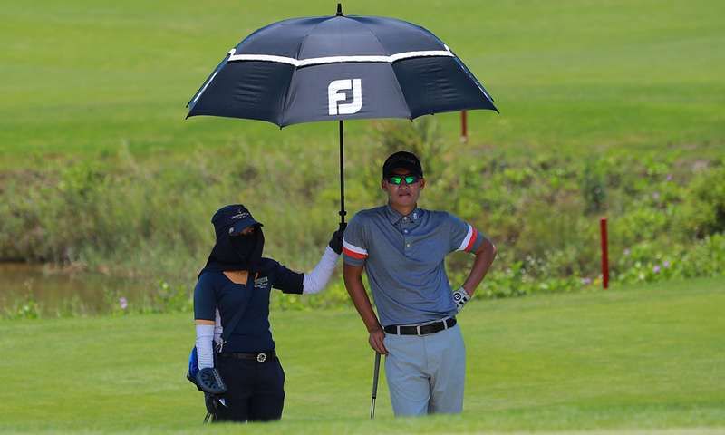 Phụ Kiện Golf Không Thể Thiếu: Túi, Găng Tay, Bóng & Hơn Thế Nữa