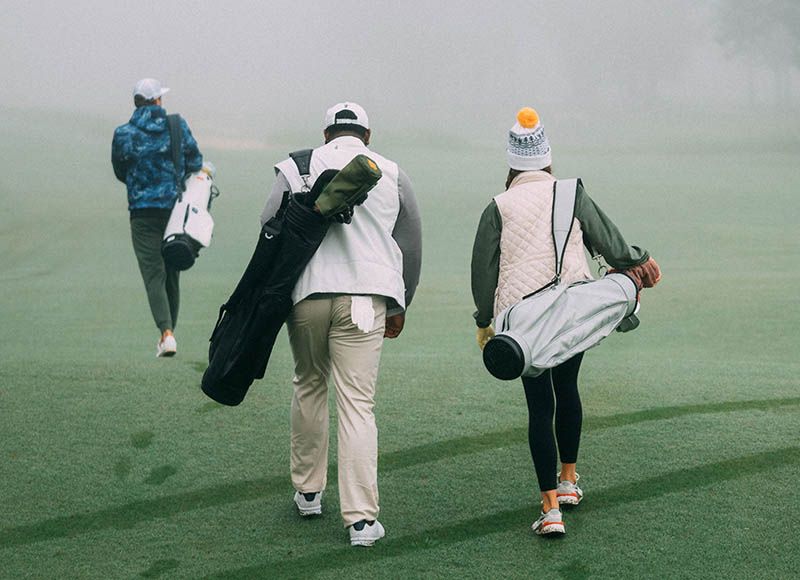 Kỹ Thuật Đánh Golf Trong Điều Kiện Khó: Gió, Địa Hình, Thời Tiết