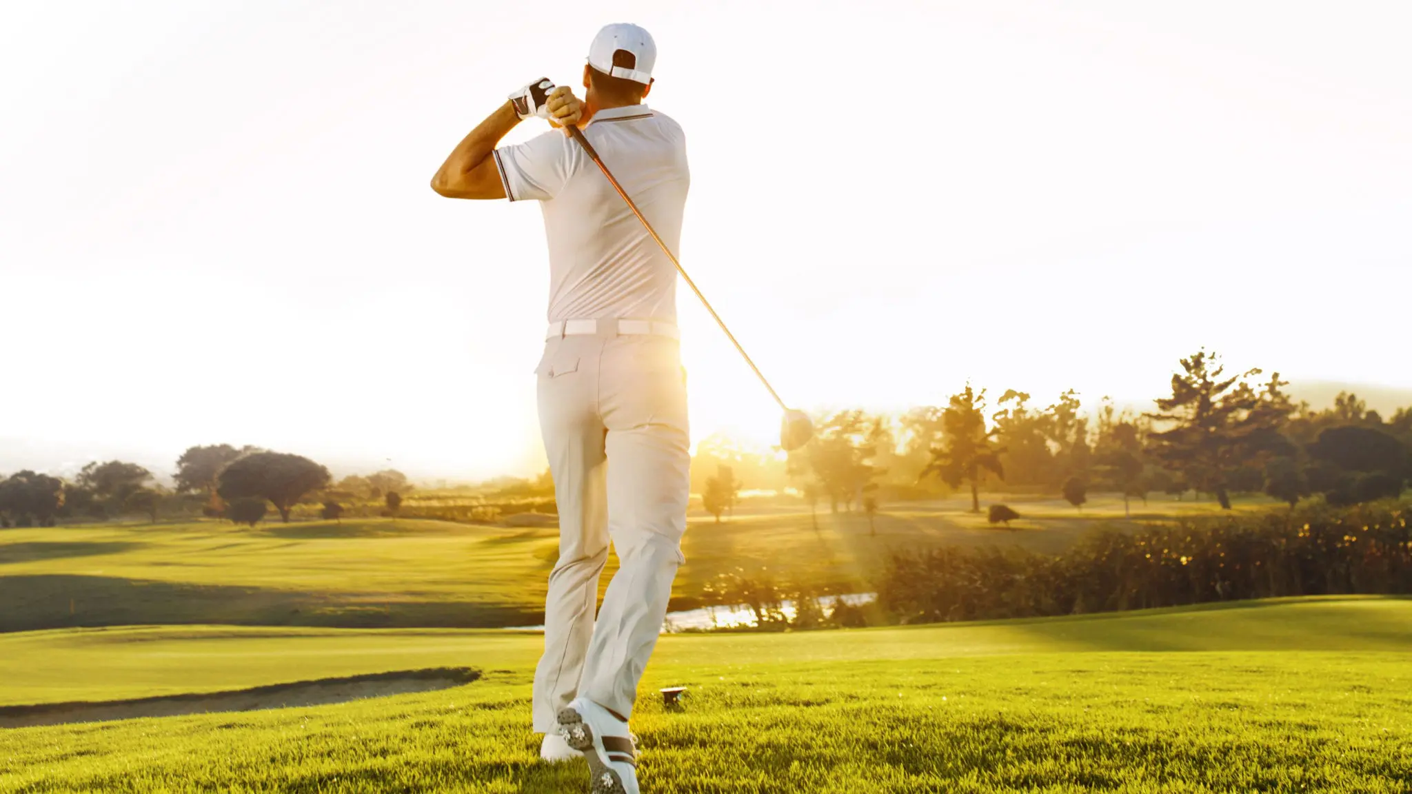 Phụ Kiện Golf Không Thể Thiếu: Túi, Găng Tay, Bóng & Hơn Thế Nữa
