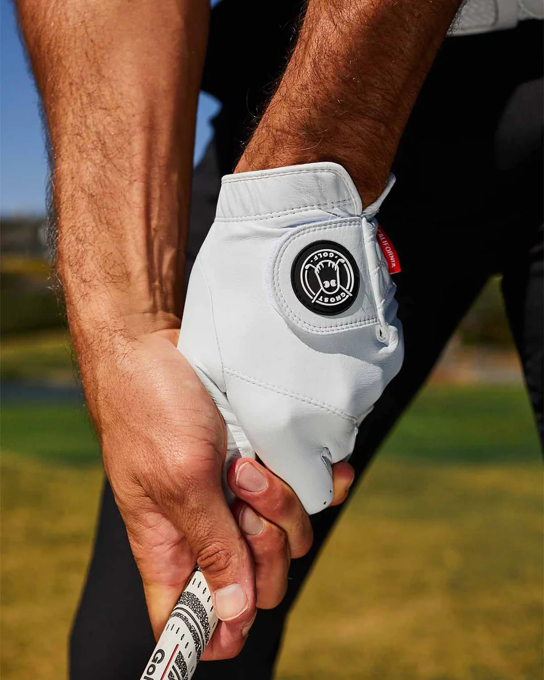 Phụ Kiện Golf Không Thể Thiếu: Túi Gậy, Găng Tay, Bóng Golf Và Những Phụ Kiện Khác