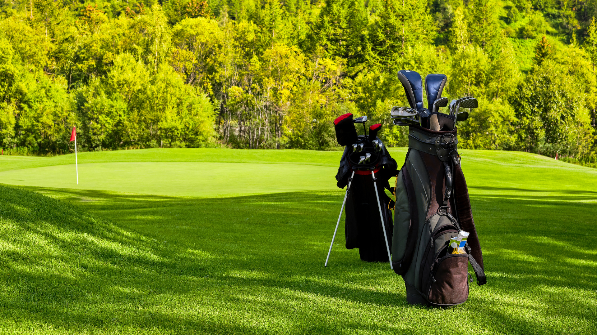 Phụ Kiện Golf Không Thể Thiếu: Túi Gậy, Găng Tay, Bóng Golf Và Những Phụ Kiện Khác