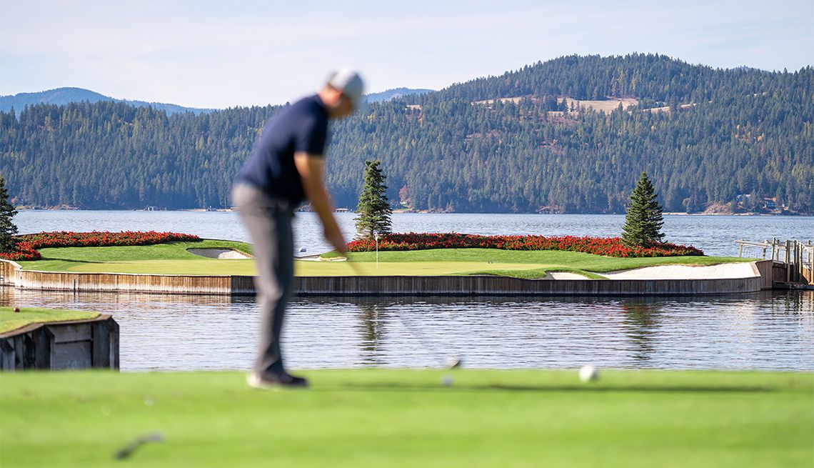 Phụ Kiện Golf Không Thể Thiếu: Túi Gậy, Găng Tay, Bóng Golf Và Những Phụ Kiện Khác