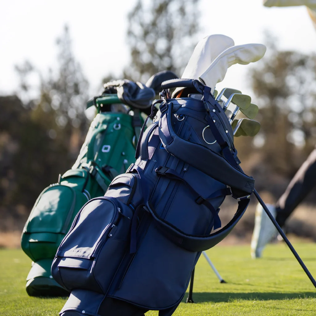 Phụ Kiện Golf Không Thể Thiếu: Túi Gậy, Găng Tay, Bóng Golf Và Những Phụ Kiện Khác