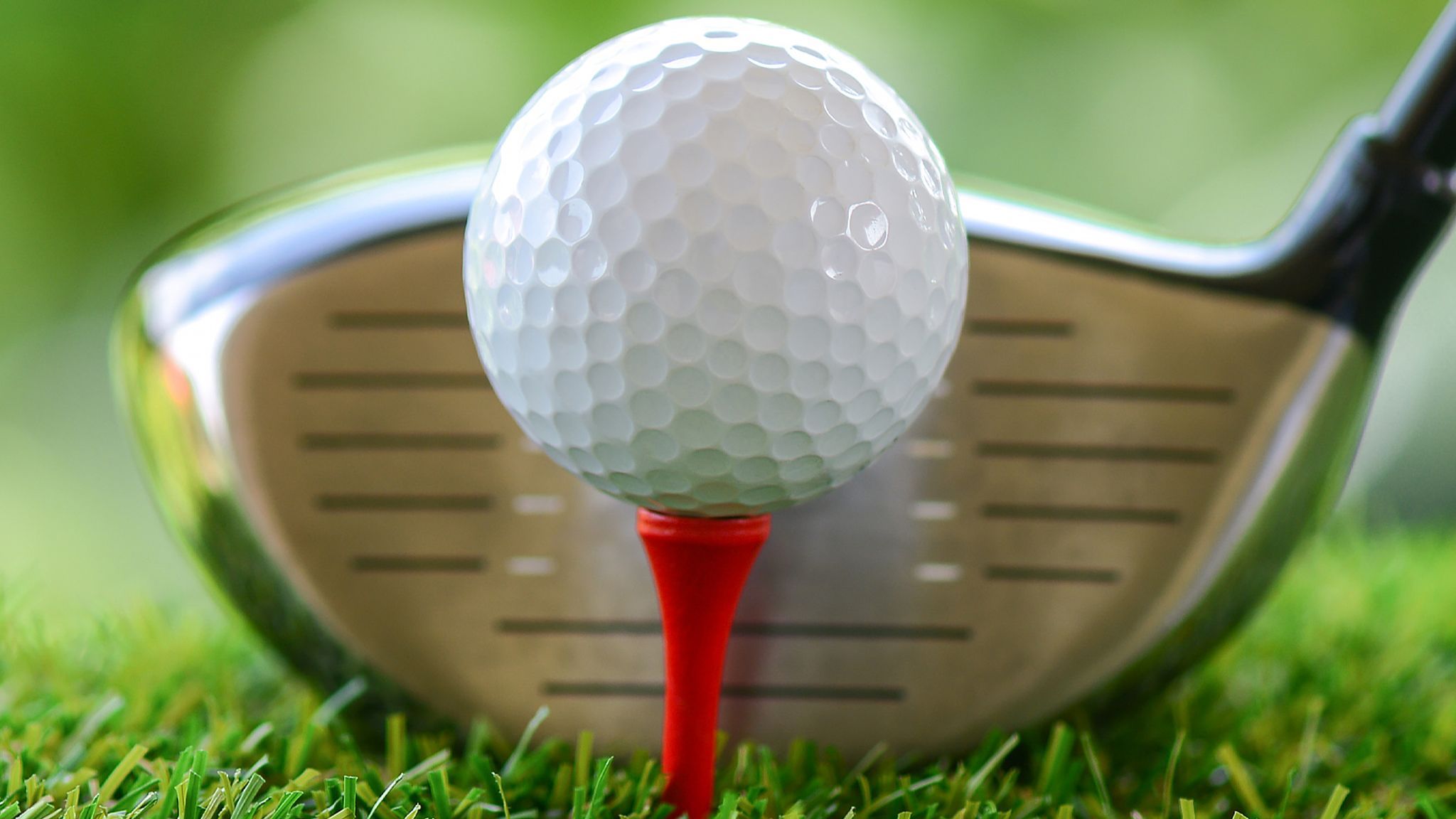 Phụ Kiện Golf Không Thể Thiếu: Túi Gậy, Găng Tay, Bóng Golf Và Những Phụ Kiện Khác