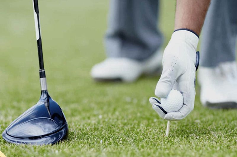 Tee Off Là Gì? Tìm Hiểu Vai Trò Và Quy Định Về Cú Đánh Đầu Tiên Trong Golf