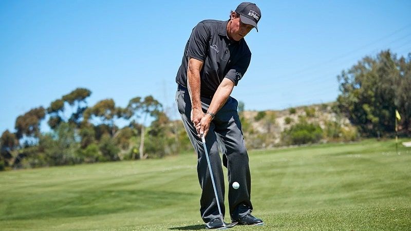 Hướng Dẫn Kỹ Thuật Chip Lăn Golf Chuẩn Xác Cho Người Mới
