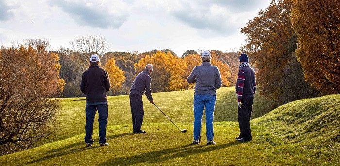 Những Lưu Ý Khi Chọn Quần Áo Golf Mùa Đông Và Gợi Ý Các Thương Hiệu Hàng Đầu